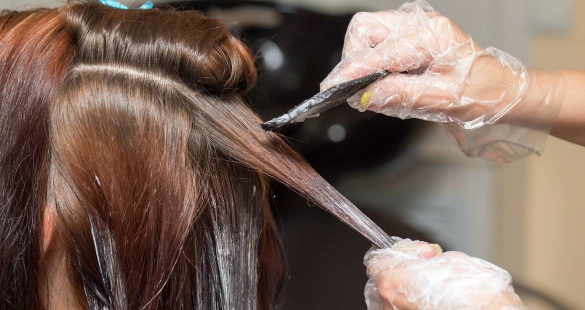 Devo pintar o cabelo antes ou depois da progressiva? Veja dicas!